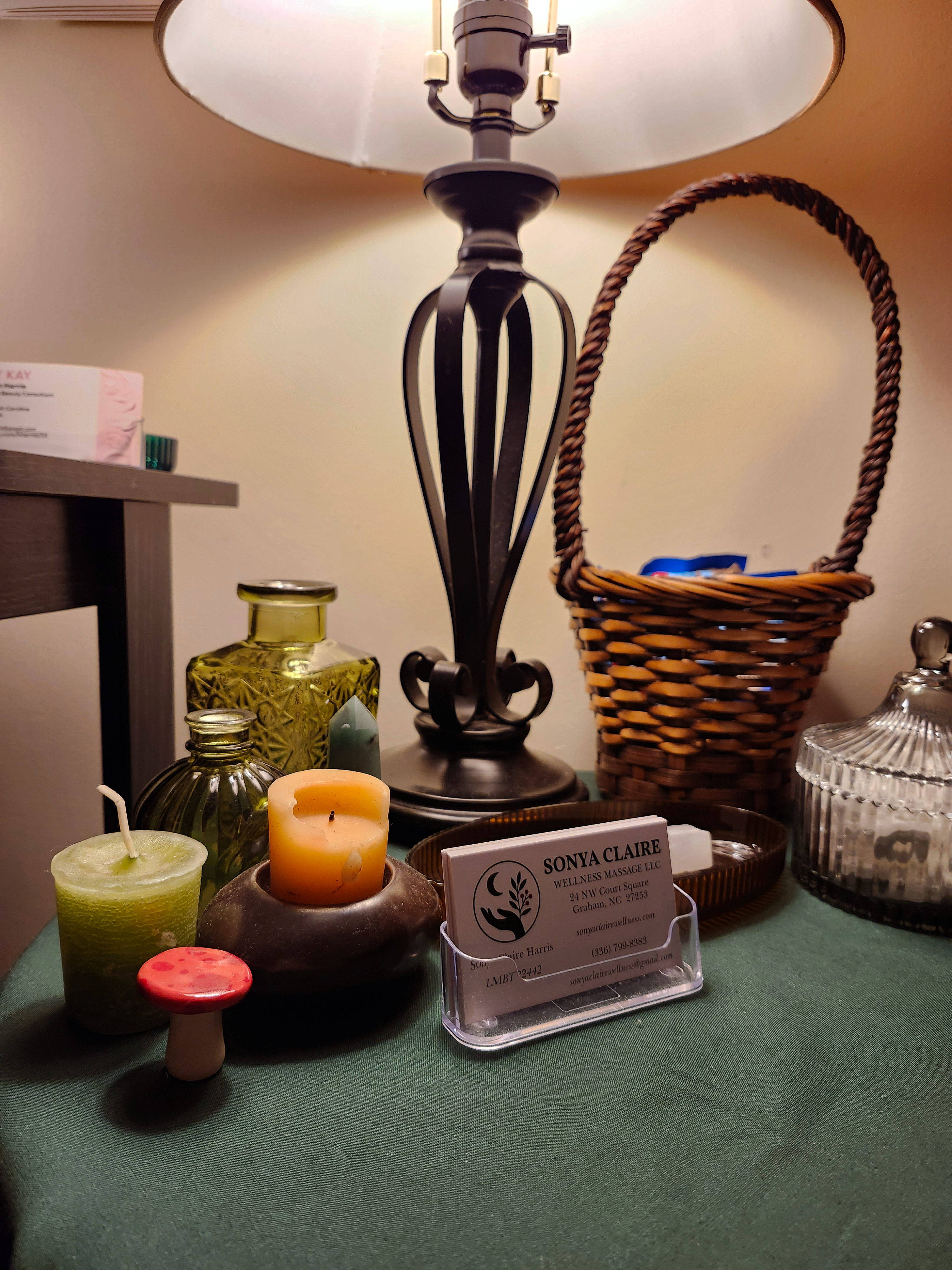 Candle and decorative details beside the massage table